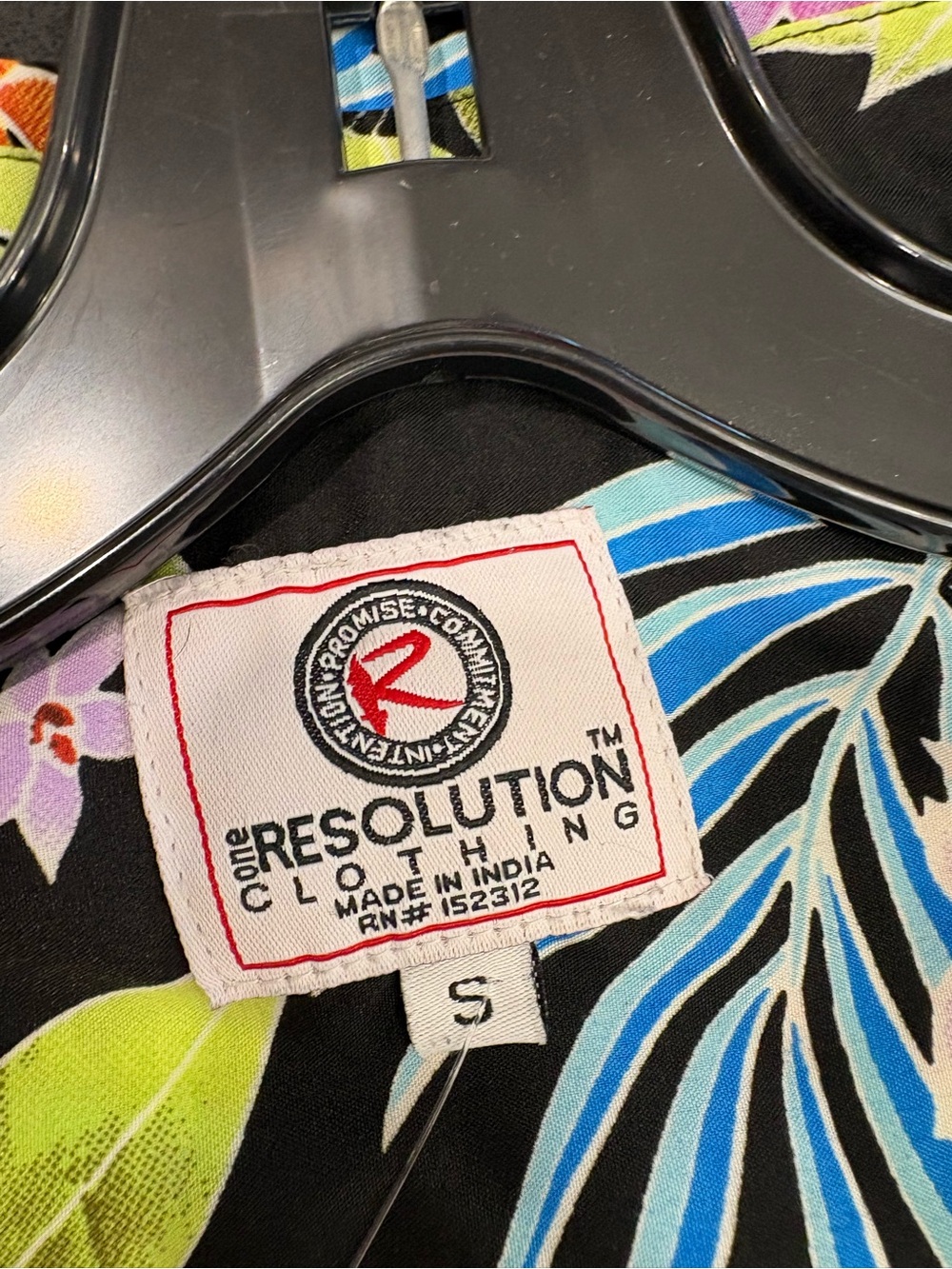 Revolution‎ Black Hawaiian Shirt with Green, Blue & Purple Floral Print men’s S - Picture 5 of 5